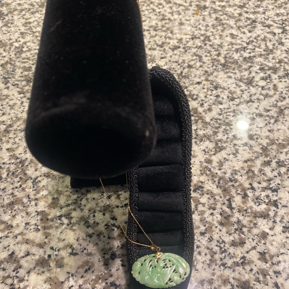 Expensive,Vintage jadeite Jade Pendant with 14k bail and 10k gold Necklace - Picture 7 of 7